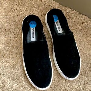 Black Steve Madden slide on sneakers!
